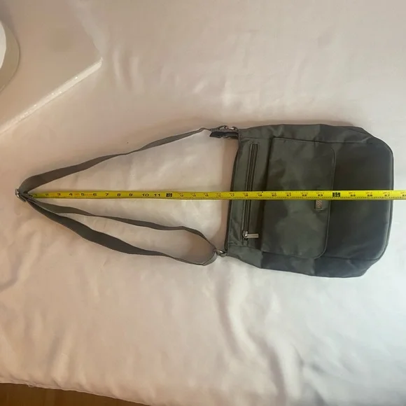 Baggallini Crossbody bag, gray animal print multi pocket purse adjustable strap - Picture 2 of 12